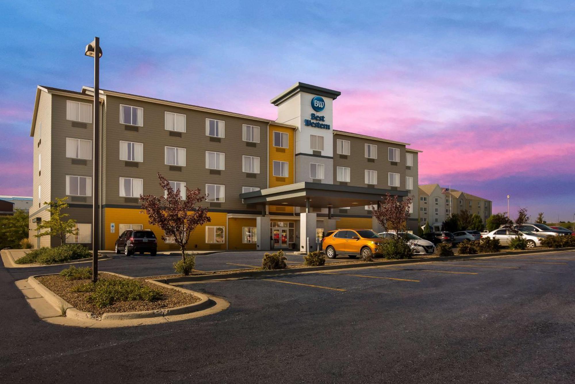 Best Western Roosevelt Place Bismarck Exterior photo